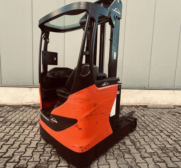 Linde R14g Used electric reachtruck, narrow aisle lifting truck | Forklift Focus