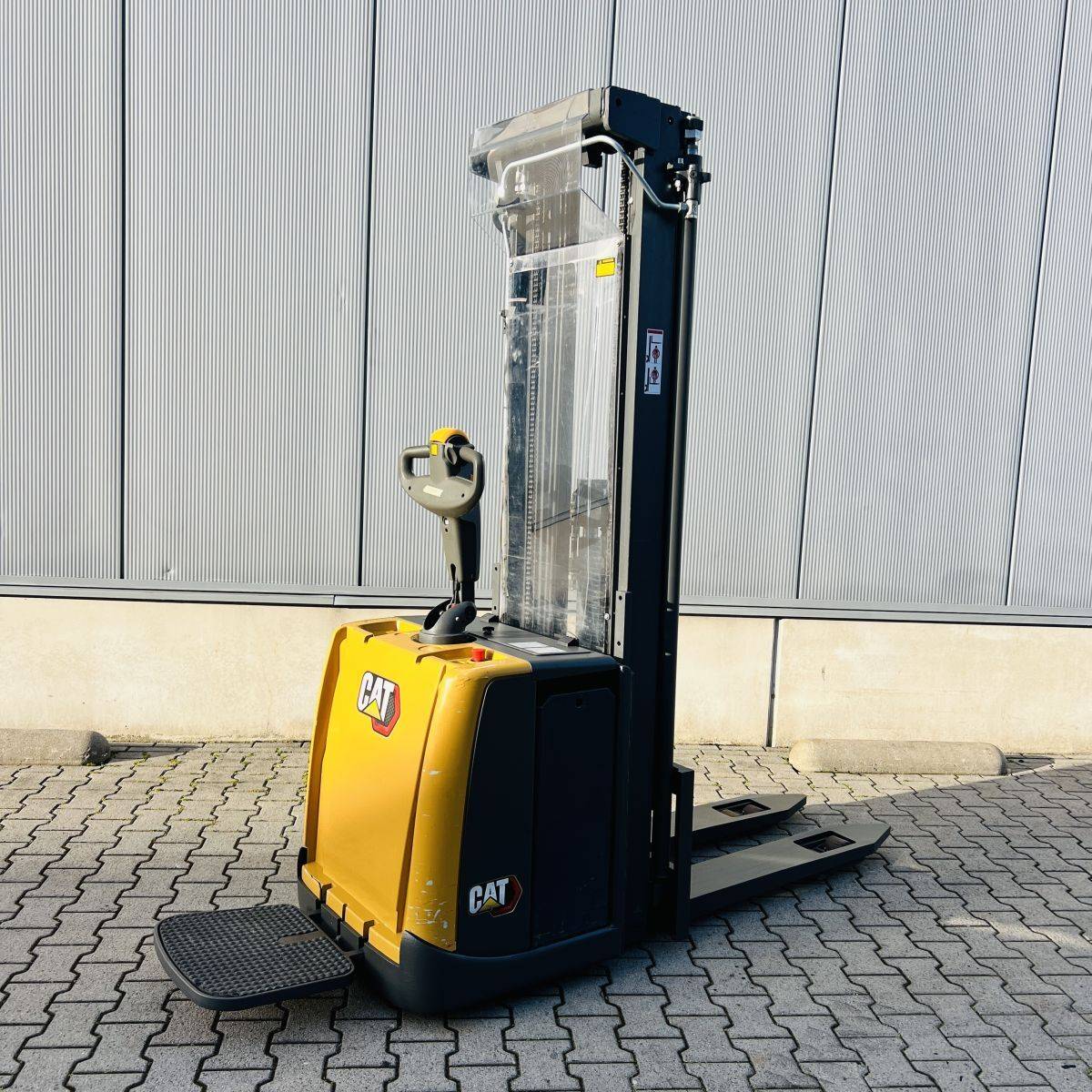 Caterpillar NSV16P [19050]