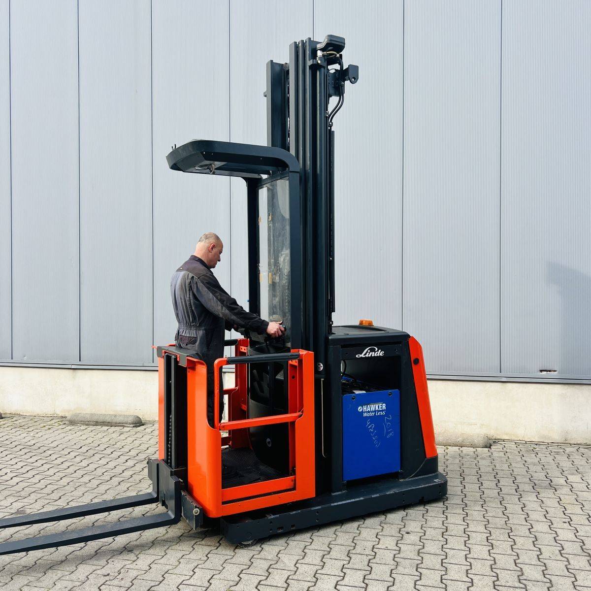 Linde V12 (015) [19061]