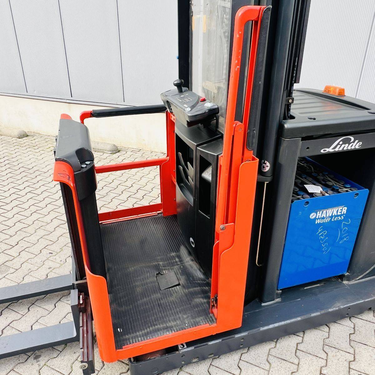 Linde V12 (015) [19061]