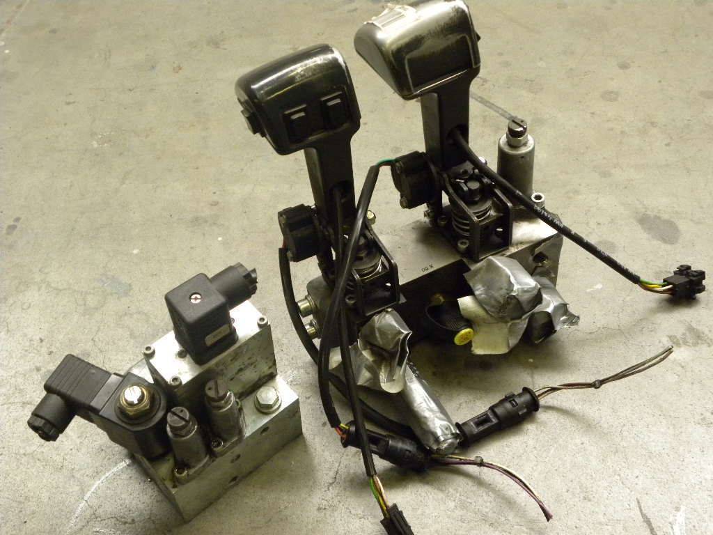 Hydraulic Consol with 2 hydraulic levers for Jungheinrich Jungheinrich ERE 20 (7785010/2/M2i 504M05)