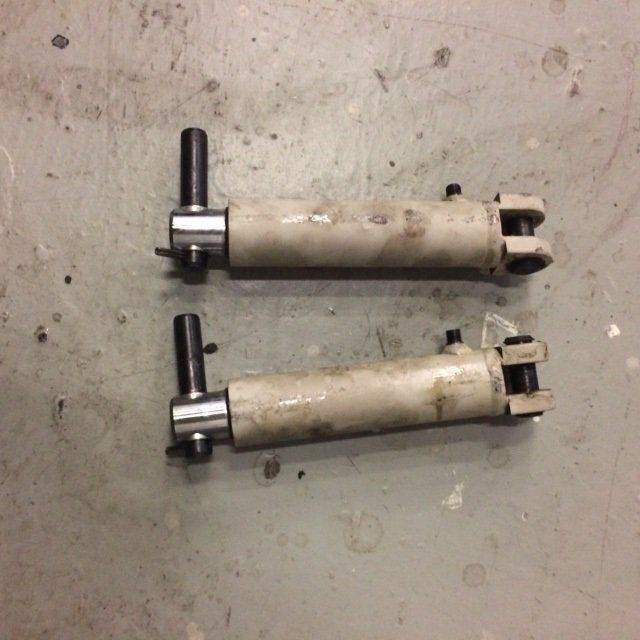2X Lift cylinder for Linde N20V, Series 132, 1111 Linde  (1314401705)