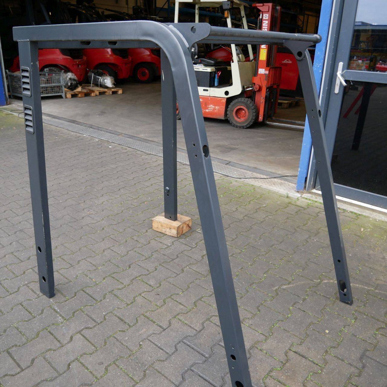 2X Overhead Guard Caterpillar  (unknown)