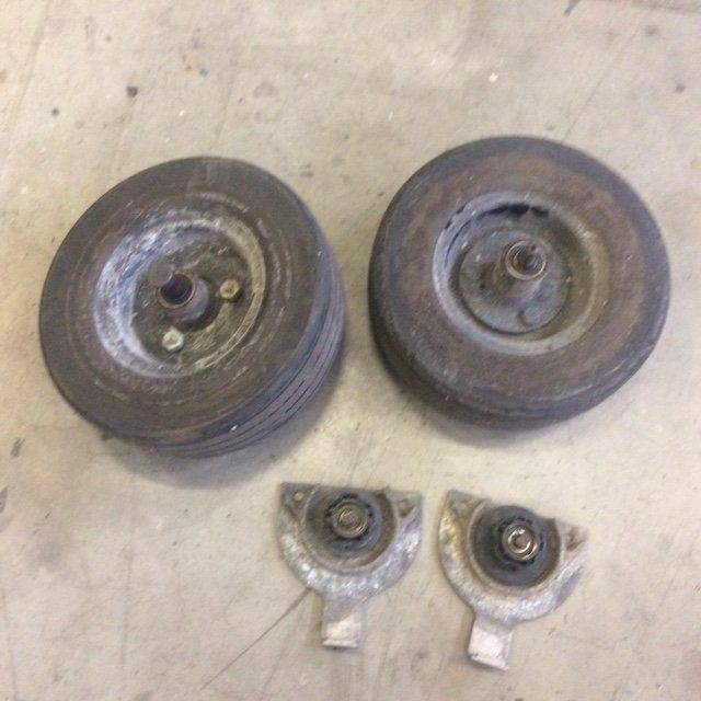 2XTire Assy, Solid,for Scrubbers Tennant 7200 Tennant  (369345)