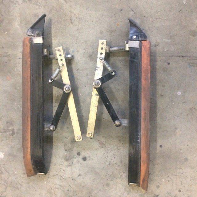 Squeegee Assy, Side for Scrubbers Tennant 7200 Tennant  (223017)