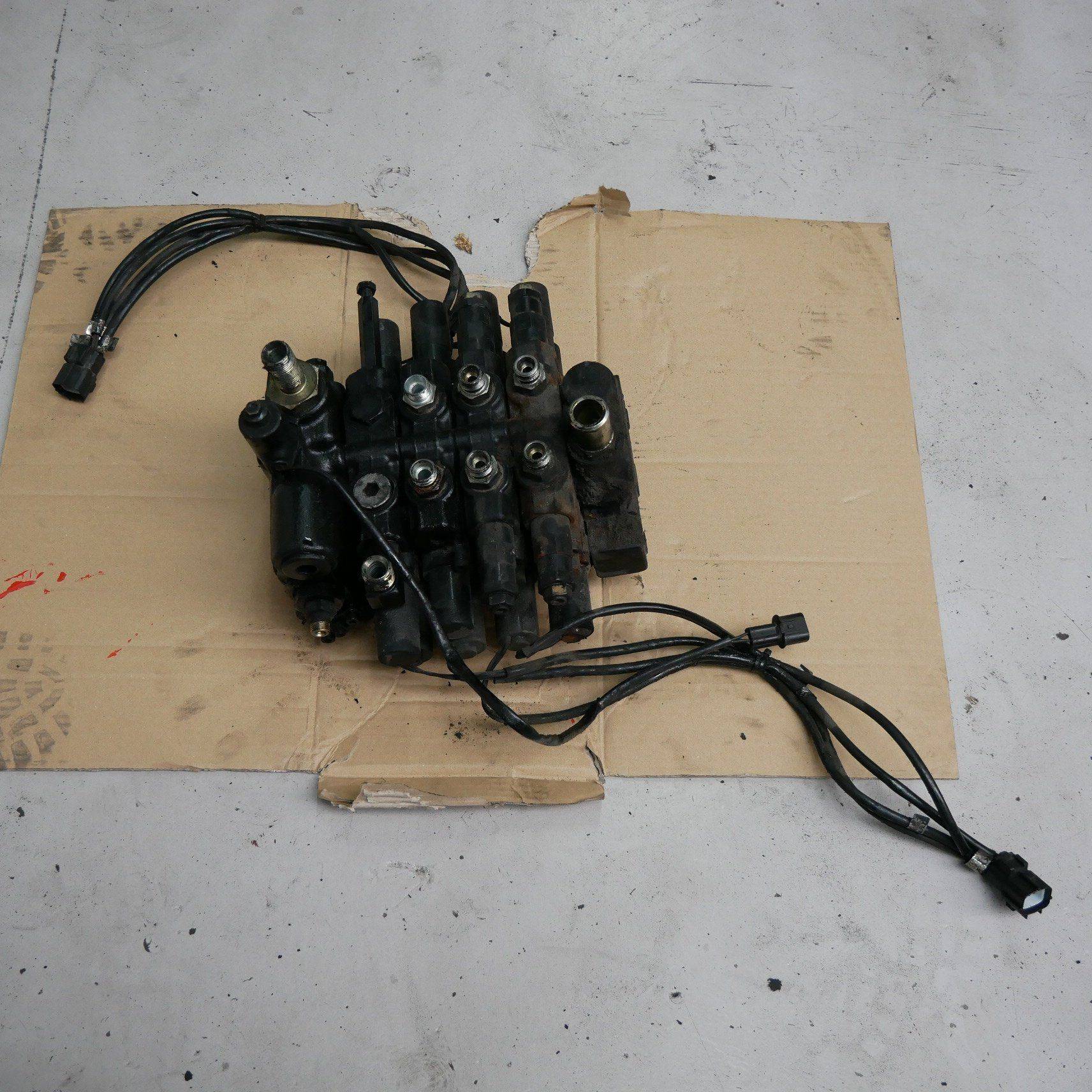 Valve block for Nissan D02 Nissan  (C003031304)