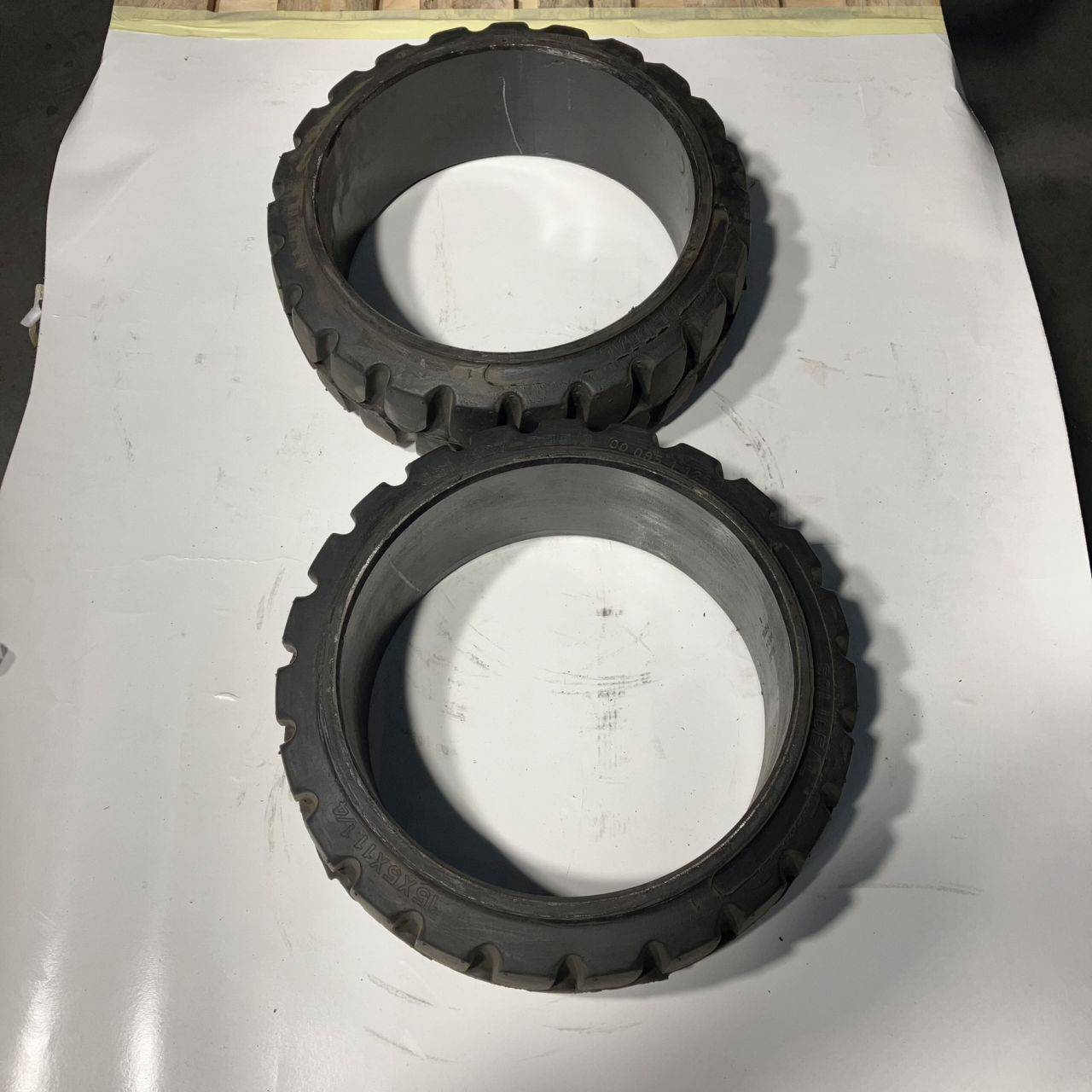 2X Magnum Solideal 15x5x11 1/4 tyres  15x5x11 1/4