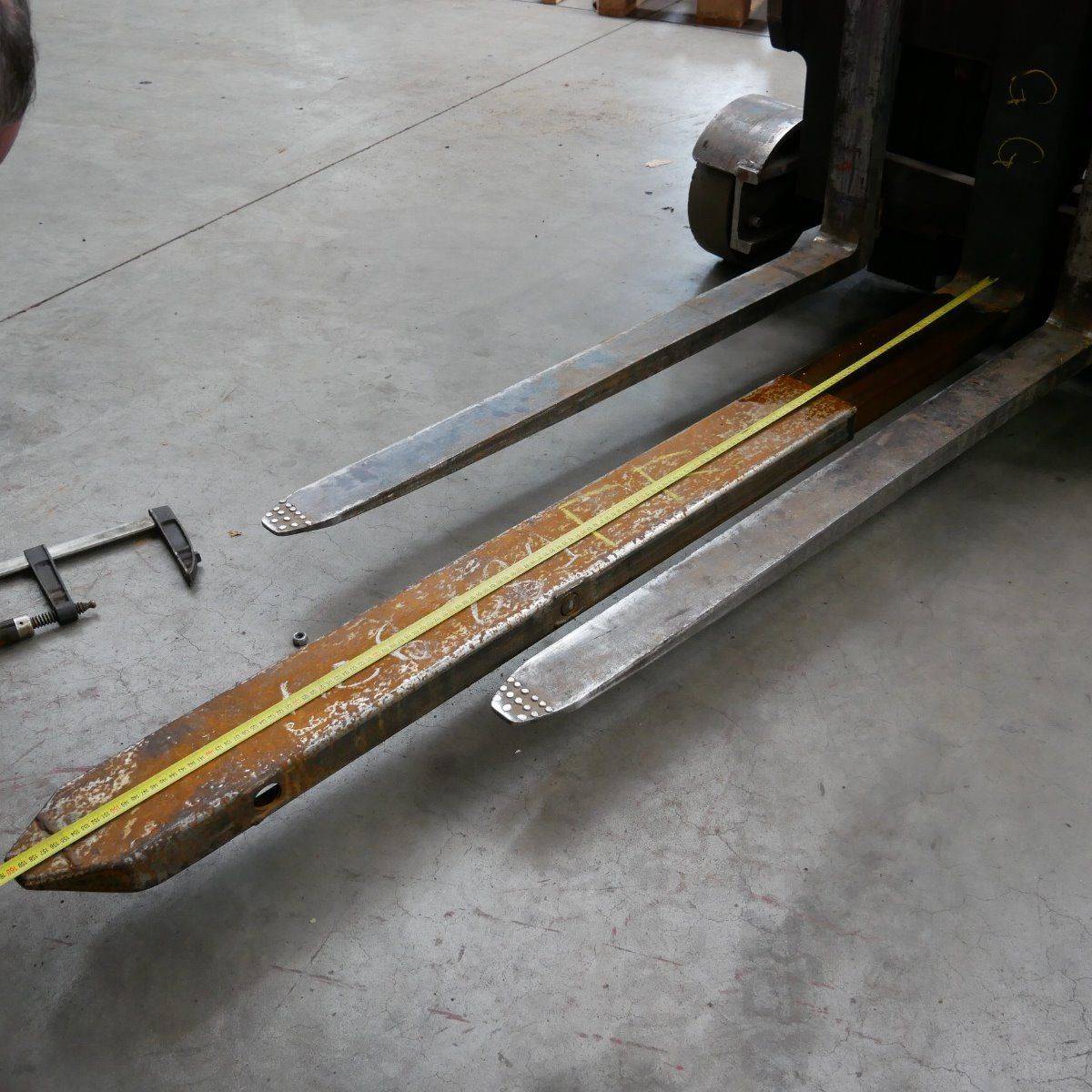 Manual Reach forks