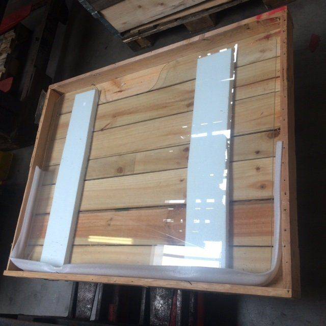 Glass front for Caterpillar / Mitsubishi Caterpillar  (9221702600)