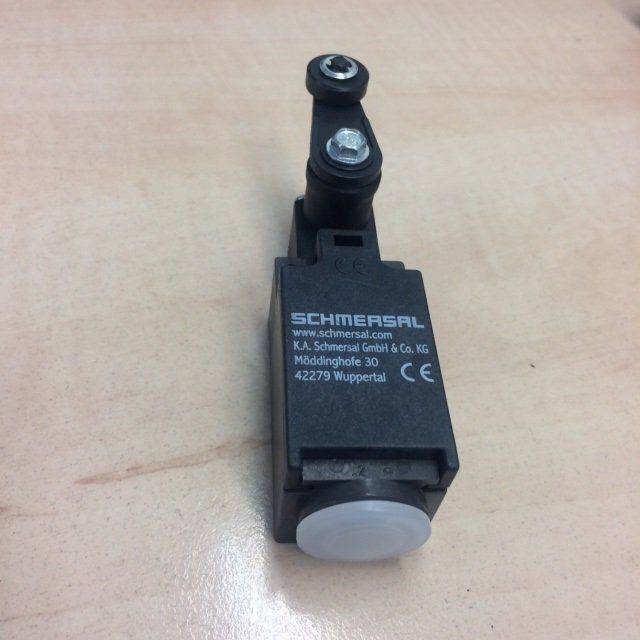 Position switch for Linde series 113/114/115/117 Linde  (7915496105)