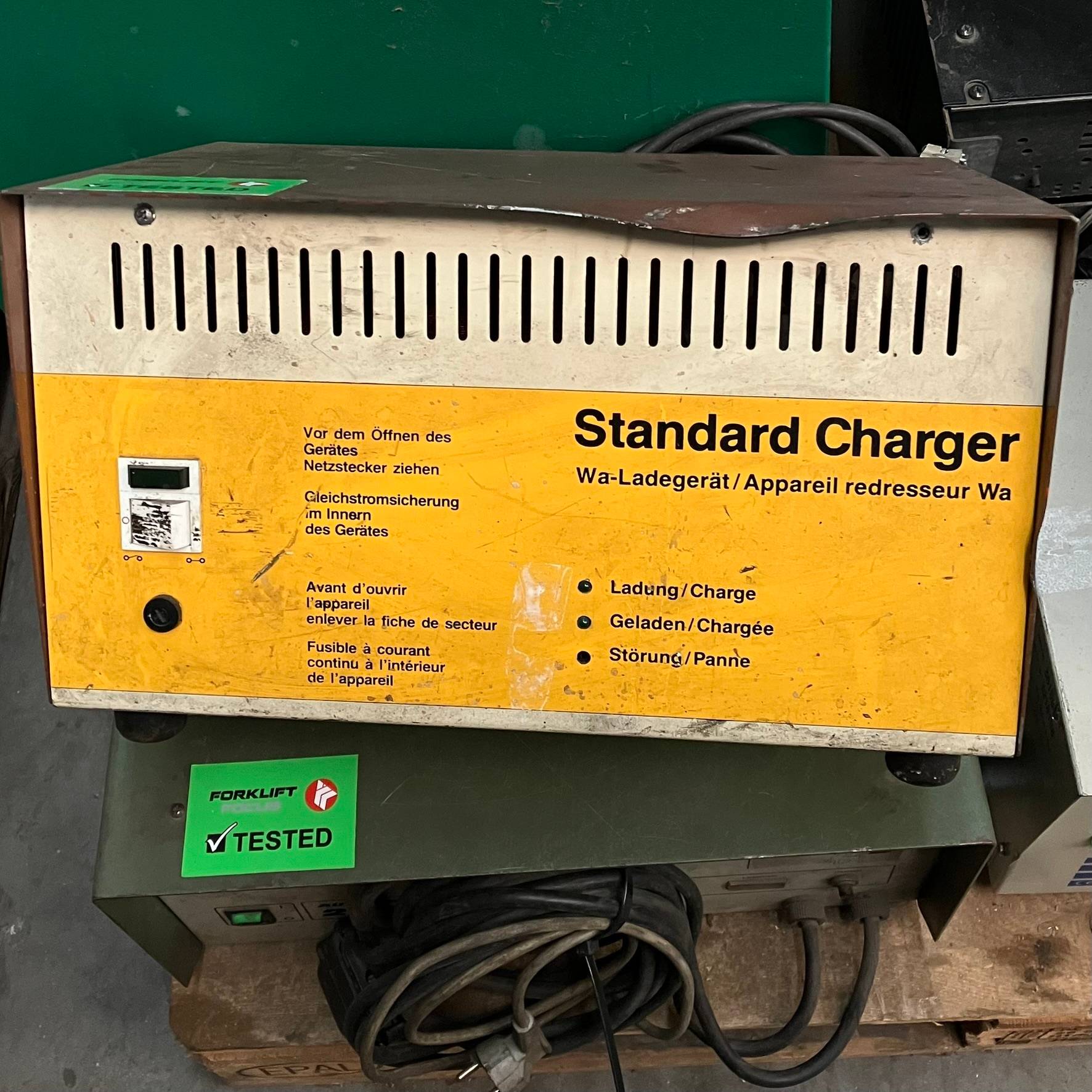 BSE 24V/40A Fahrzeugladegerät BSE 24V/40A Fahrzeugladegerät