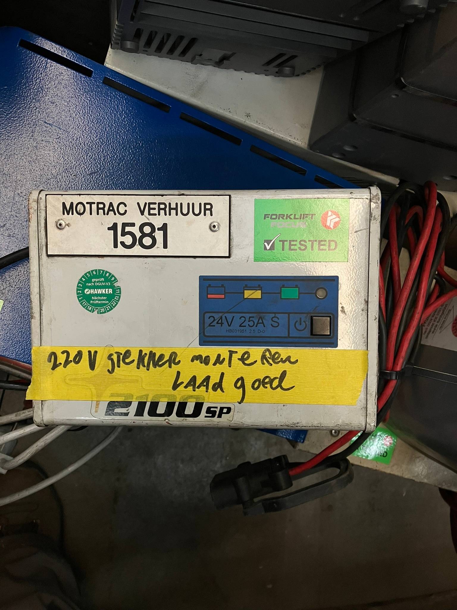 Hawker 2100 SP 24V/25A Hawker 24V/25A 2100 SP