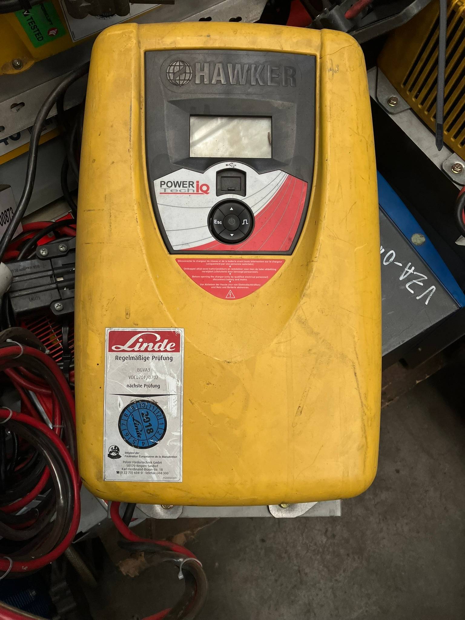 Hawker Power Tech IQ 24V/70A Hawker 24V/70A Power Tech IQ