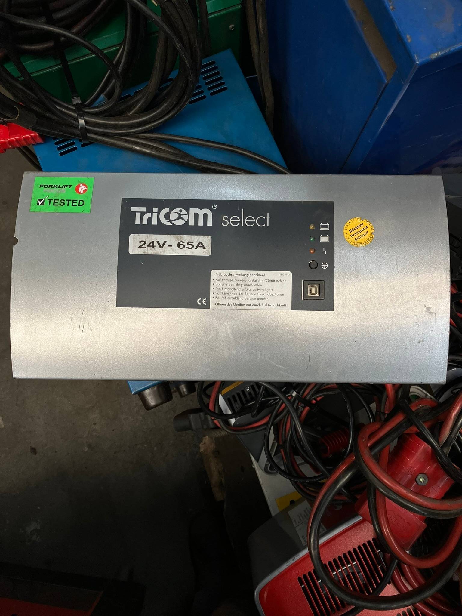 Tricom Select 24V/65A Tricom 24V/65A Select