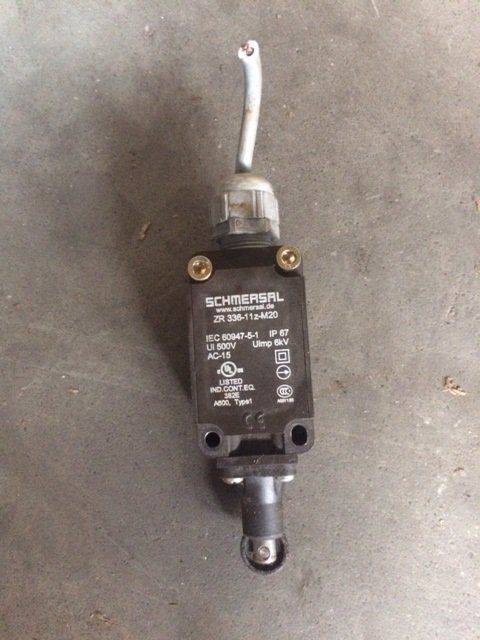 2XLimited Switch Schmersal ZR336-11Z-M20 Linde  (ZR336-11Z-M20)