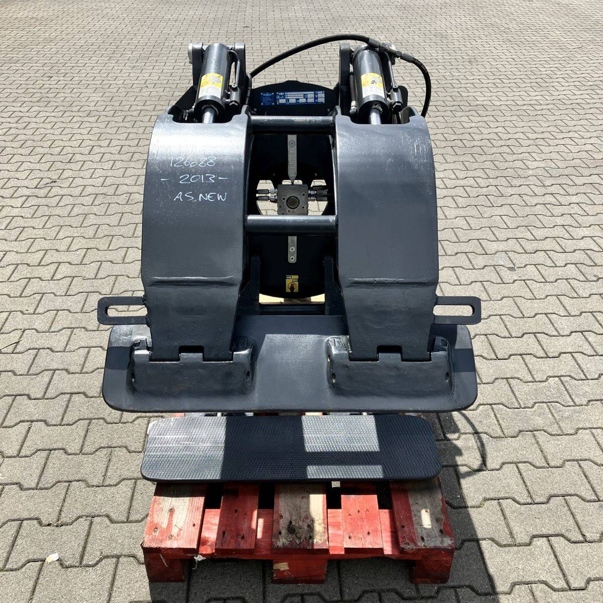Roll Clamp Cascade 20H-RCF-F013-087-RO